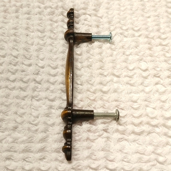 ⚜️ Vintage Amerock Cabinet Pulls - Set of 5 - Picture 2 of 8